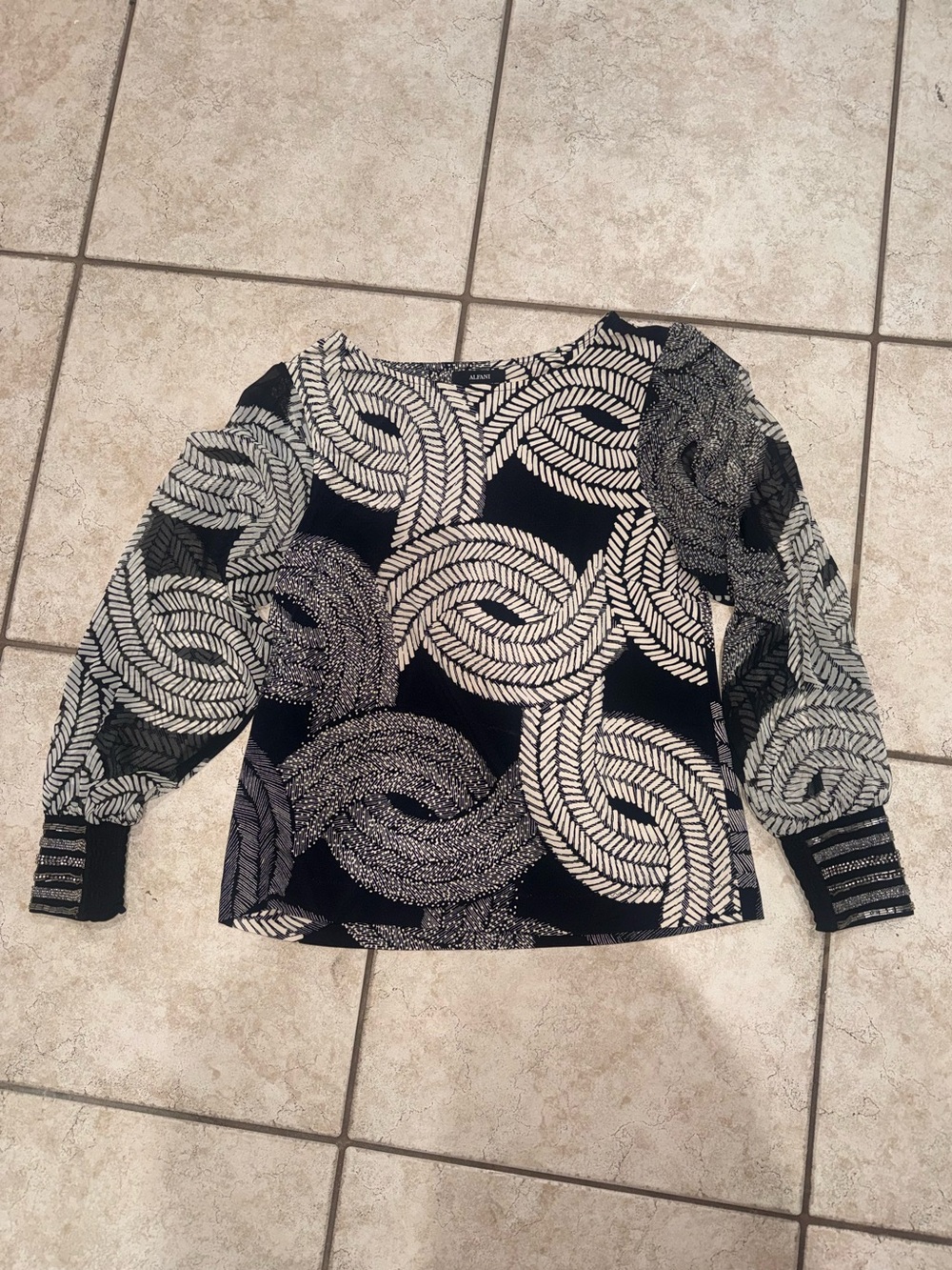 Alfani Black & Ivory Abstract Print Embellished Cuff Blouse Size Medium